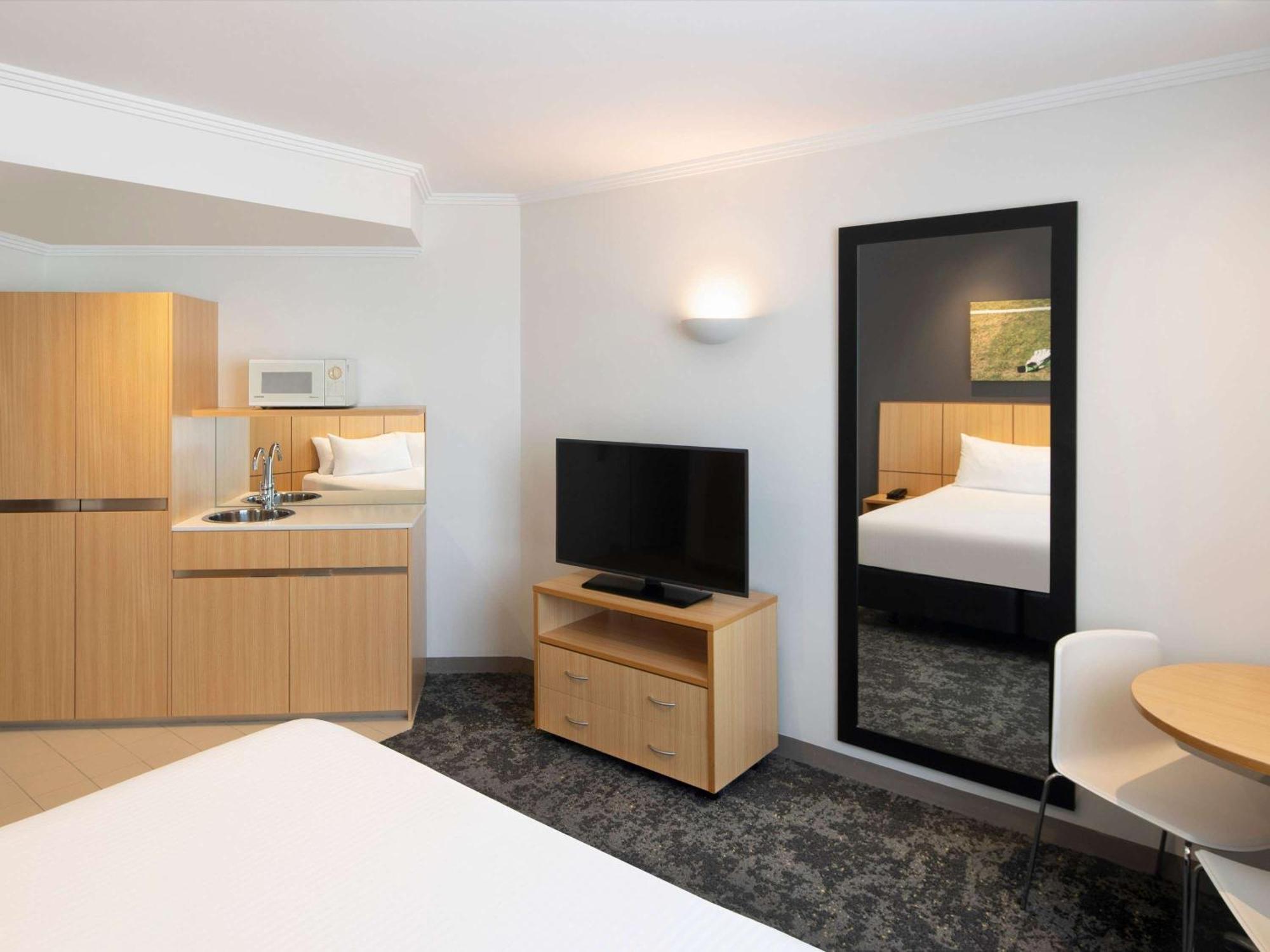 Mercure Sydney Bankstown Екстер'єр фото